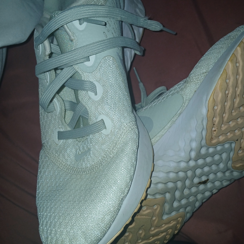 Nike - Picture 2 of 3